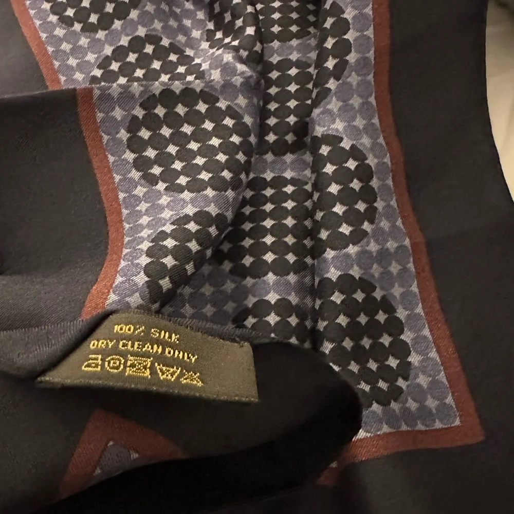 💎 Rare Louis Vuitton Unisex Geometric Dots Scarf in Black / Blue
